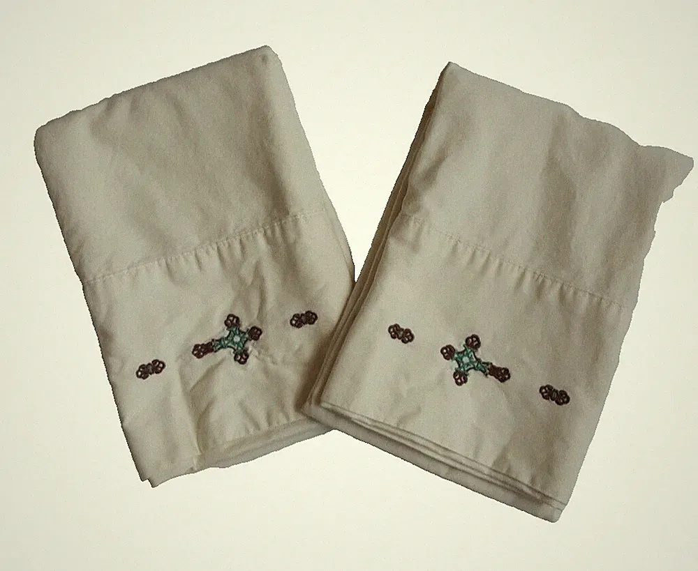 HiEnd Accents 2 Queen Pillowcases Cream 100% Cotton Southwest Appliqué Cross