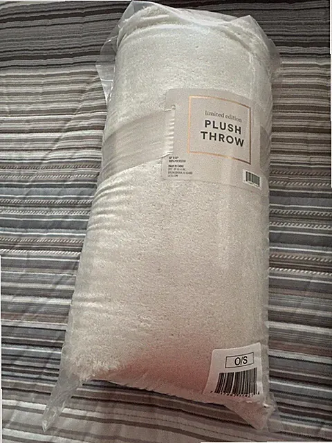 *NEW* Limited Edition Plus Throw Reversible. Light Pink & Tan 50x60