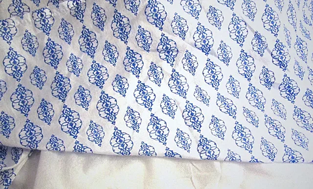 UNBRANDED BLUE /WHITE TAILORED-STYLE POLYESTR BEDSKIRT /SYNTHETIC PLATFORM QUEEN